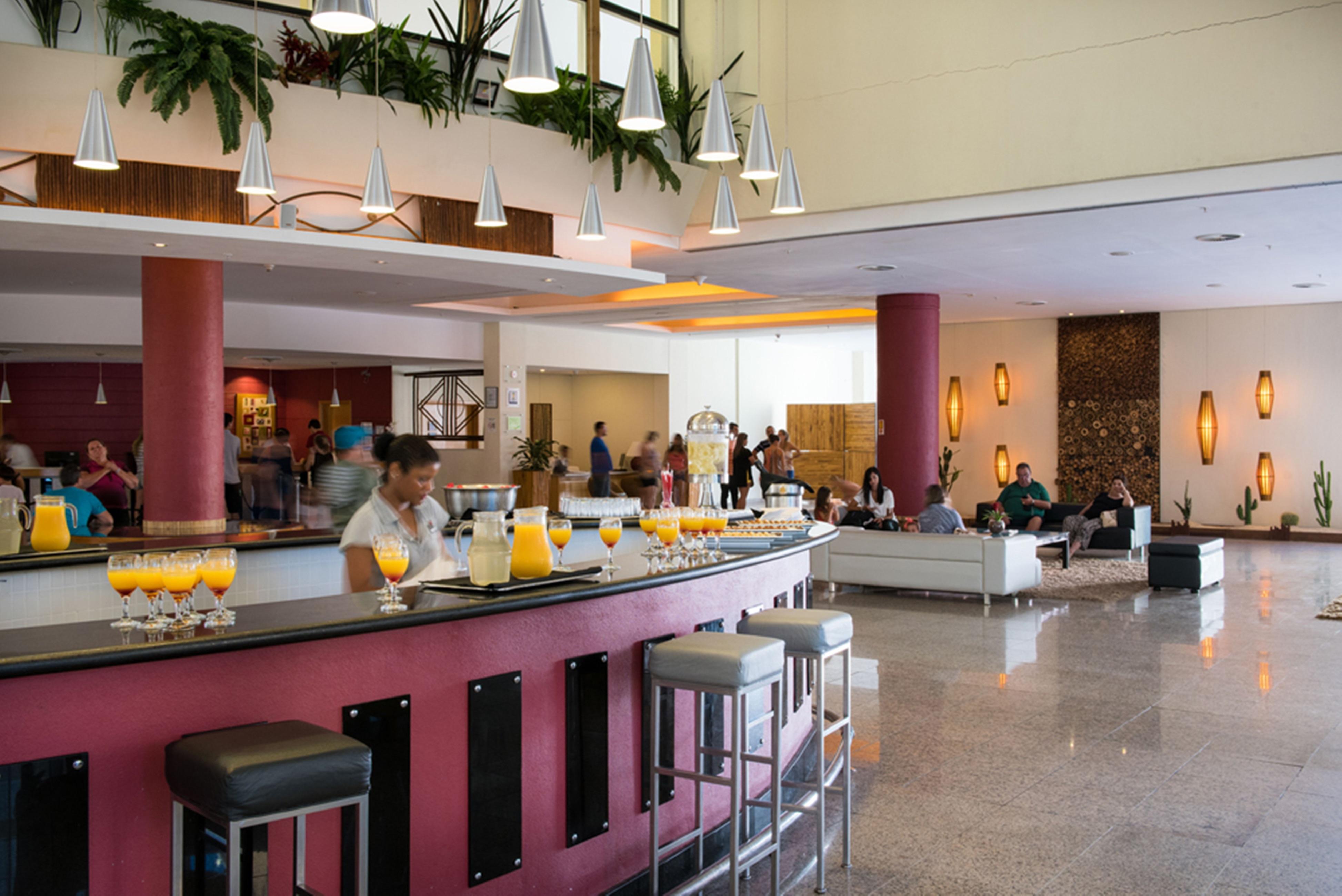 Vila Gale Eco Resort Angra アングラドスレイス エクステリア 写真 The lobby bar at the Sheraton Berlin