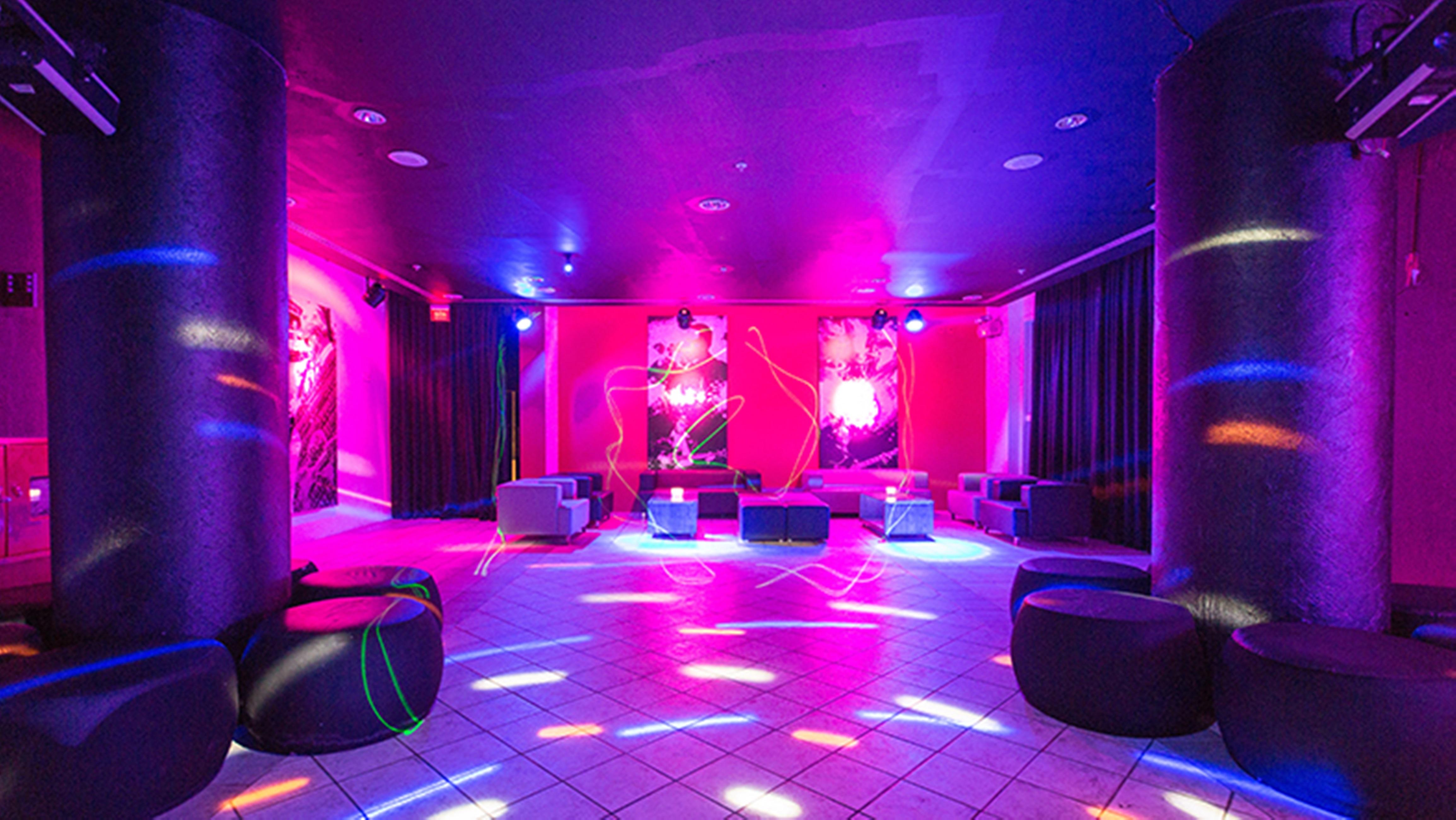 Vila Gale Eco Resort Angra アングラドスレイス エクステリア 写真 The interior of the nightclub