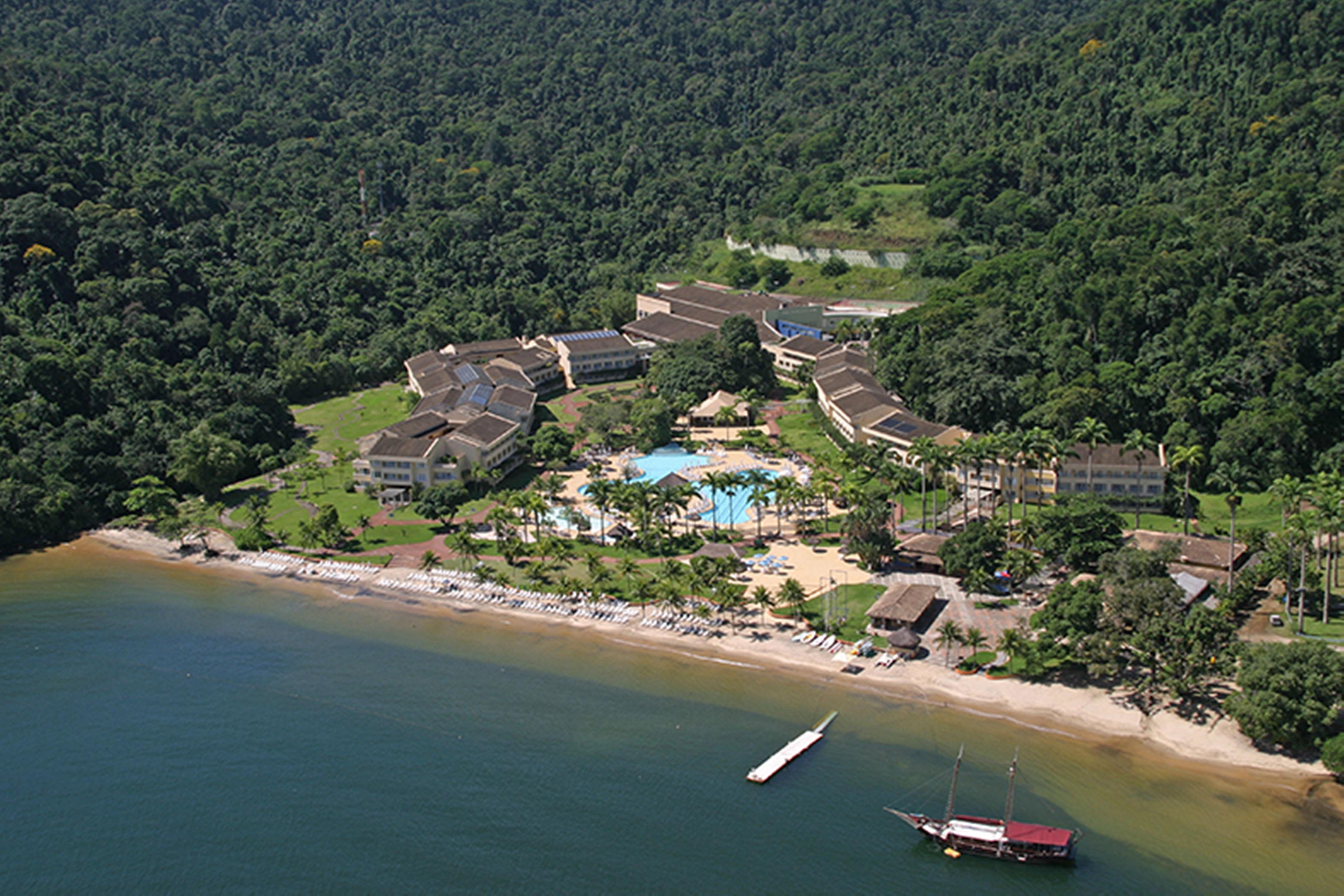 Vila Gale Eco Resort Angra アングラドスレイス エクステリア 写真 Aerial view of the resort